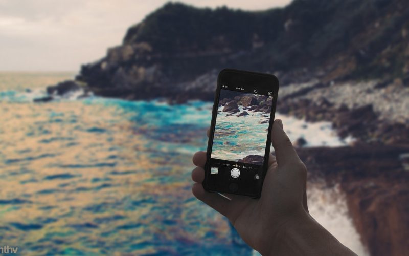 Mulher perde iPhone no mar e o acha funcionando depois de mais de 1 ano