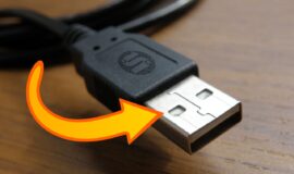 Imagem de Para que servem os dois furos do conector USB? Descubra agora!