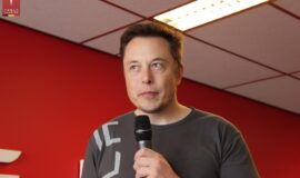 Imagem de Elon Musk e Tesla fortalecem laços na China, impulsionando a fortuna do CEO em US$12 bilhões