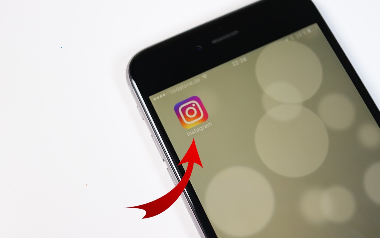 Abrindo o aplicativo do Instagram no smartphone