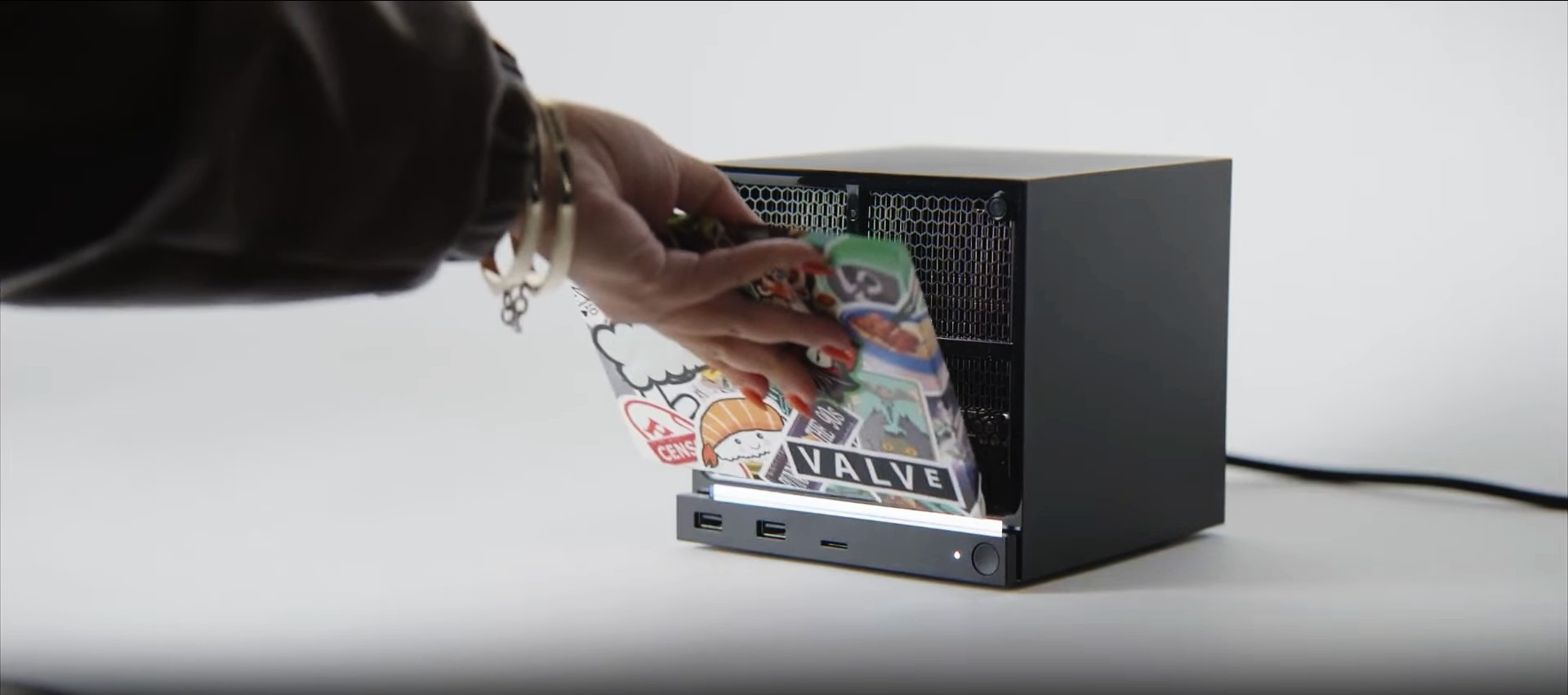 Valve revela nova Steam Machine com hardware de nova geração e mira o futuro dos desktops com SteamOS