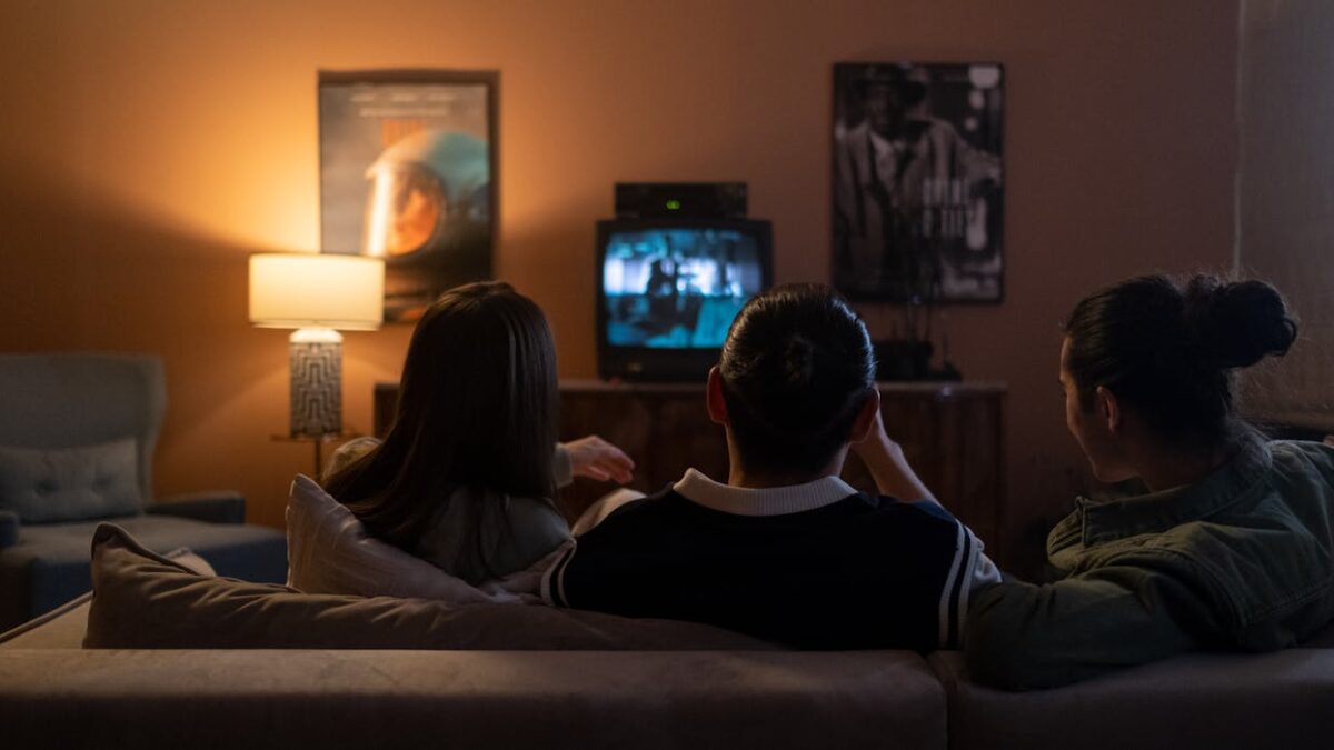 Noite de filmes em casa com amigos