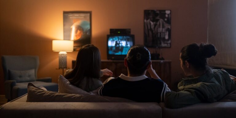 Noite de filmes em casa com amigos