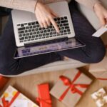Do preço excessivamente baixo à abordagem de golpistas fora das plataformas oficiais: saiba como identificar fraudes em marketplaces e adote hábitos simples para garantir compras virtuais 100% seguras.