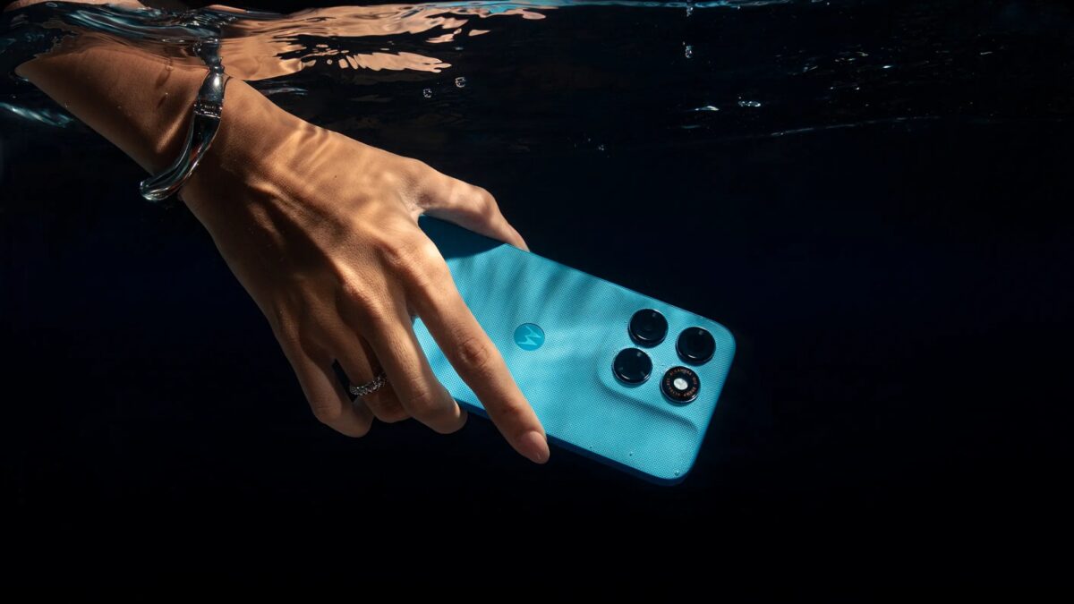 Moto G Max 5G na agua