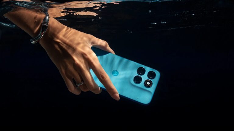 Moto G Max 5G na agua