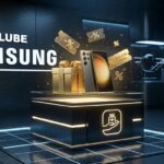 Renderização 3D com a marca Clube Samsung iluminada em showroom tecnológico moderno com smartphone Galaxy e caixa de presente dourada