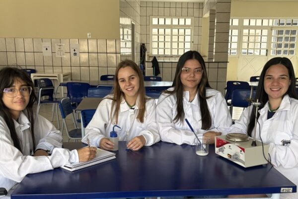 Alunas de Sergipe criam tubetes biodegradaveis no Solve for Tomorrow