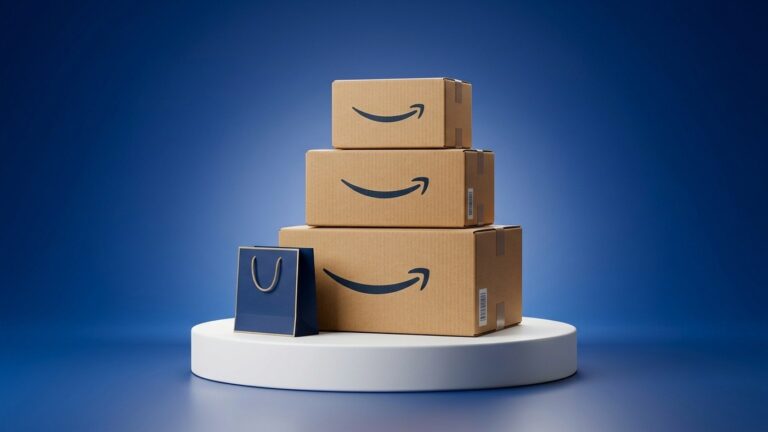 Pódio com caixas de encomendas da Amazon em cenário moderno e esportivo