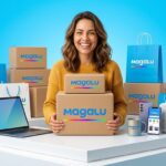 Mulher sorridente com caixas de entrega e sacolas oficiais do Magazine Luiza e produtos de tecnologia