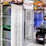 Amazon investirá US$ 1 bilhão em comunidades de data centers em meio à pressão por consumo de energia e água