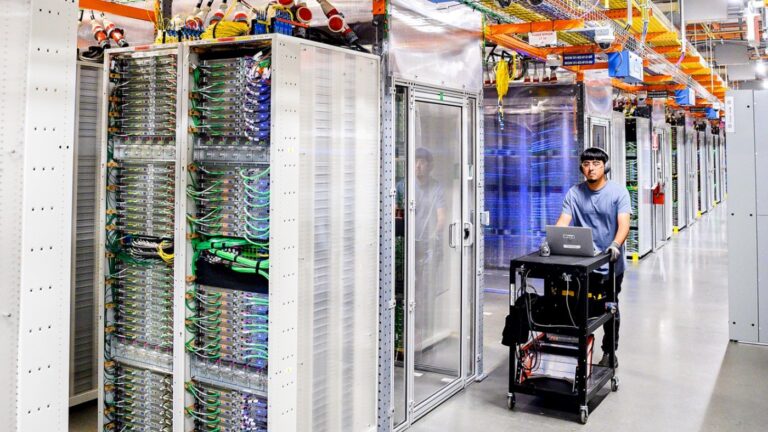 Amazon investirá US$ 1 bilhão em comunidades de data centers em meio à pressão por consumo de energia e água