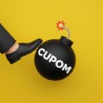 Embalagem e entrega oficial do Mercado Livre ilustrando cupons de desconto em ferramentas e livros