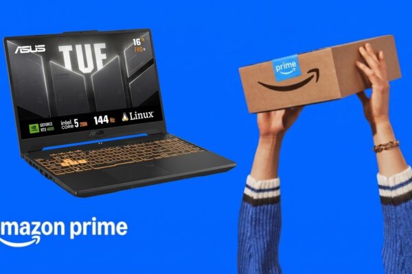 Diversos modelos de notebooks modernos abertos sobre uma mesa de trabalho exibindo alta tecnologia e design fino