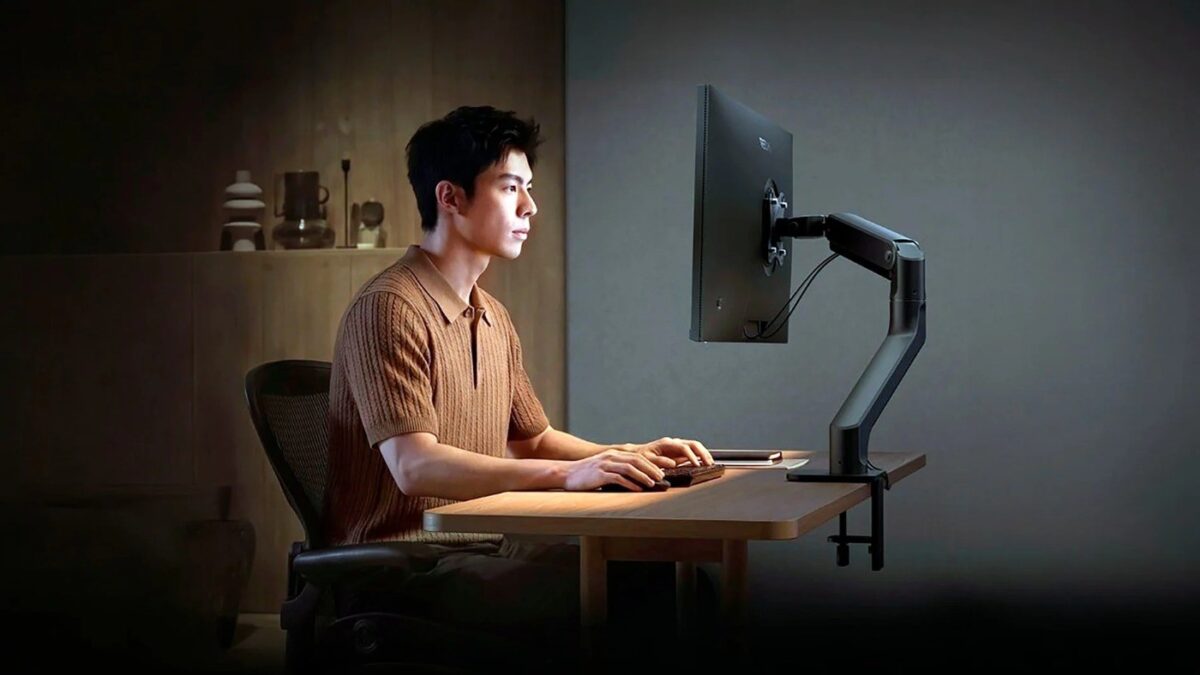 Xiaomi Lança Braço Articulado para Monitor com Suporte a Telas de 34\" e 5 Anos de Garantia
